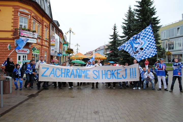 Popradskí fanúšikovia vyzvali pochodom a listom rozhádané strany k dialógu